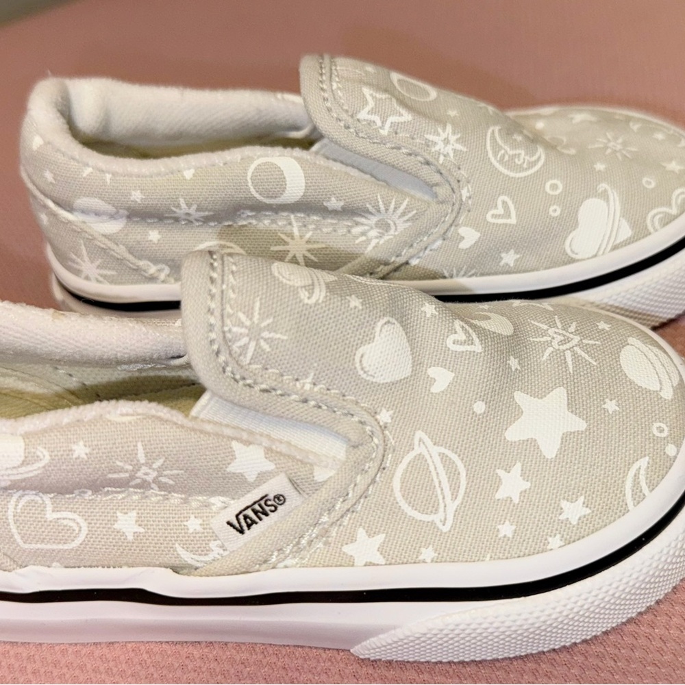 Vans Kids Slip-On Sneakers - Light Gray with White Cosmic Patterns size 6c